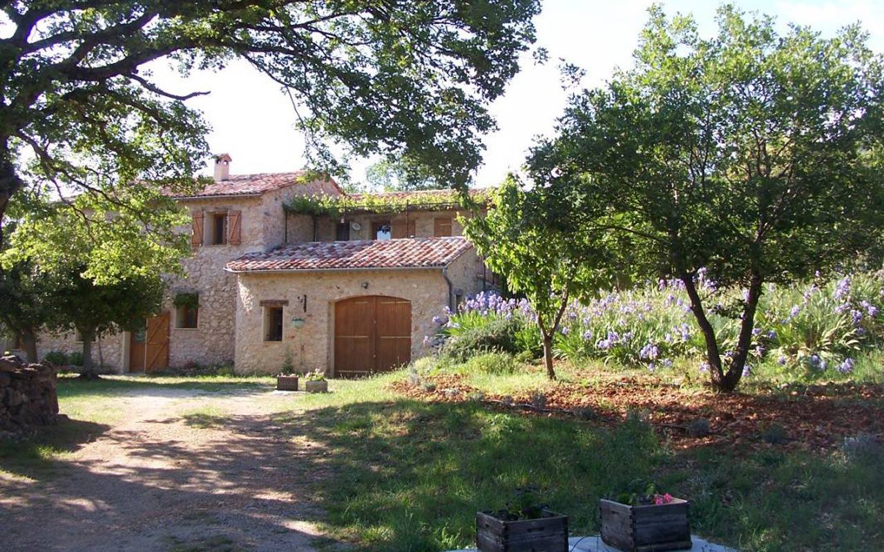 LE VILLAGE D'AMPUS