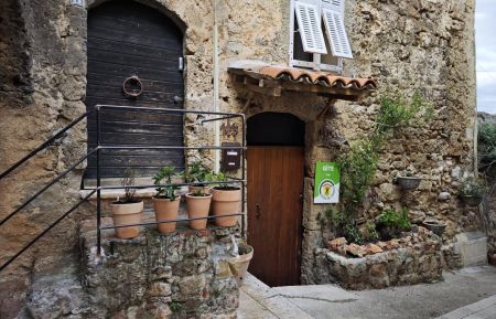 G&icirc;te n&deg;G3217 Villecroze - Var - entree
