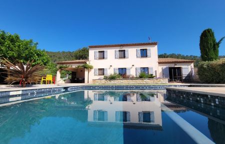 G&icirc;te n&deg;G3229 Le Luc - Var - photo