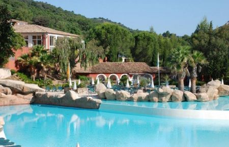 G&icirc;te n&deg;G3060 Grimaud - Var - ESPACE AQUATIQUE 1600 M&sup2; : piscine &agrave; vagues