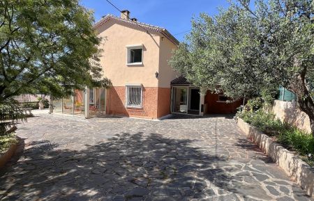 G&icirc;te n&deg;G3292 Carnoules - Var - photo