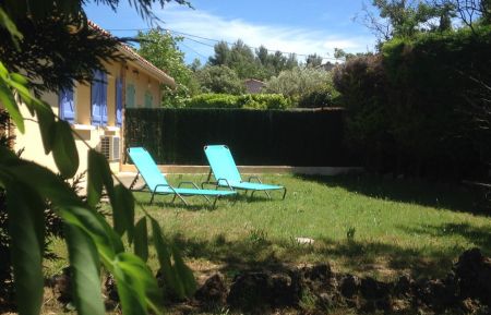 G&icirc;te n&deg;G919 Moissac-Bellevue - Var - Jardin cl&ocirc;tur&eacute;, portail.