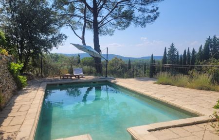 piscine et vue au loin Gîte n°G3212 Villecroze - Var - piscine et vue au loin