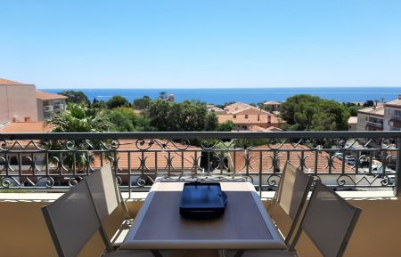 G&icirc;te n&deg;G3305 Saint aygulf - Var - Vue du coin repas  terrasse