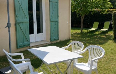 G&icirc;te n&deg;G920 Moissac-Bellevue - Var - Maison individuelle, avec ext&eacute;rieur, cl&ocirc;tur&eacute;e, avec portail, calme.