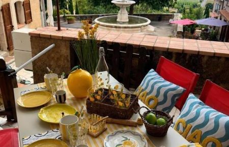 G&icirc;te n&deg;G651 Moissac-Bellevue - Var - Il fait bon vivre &agrave; Moissac-Bellevue avec notre belle fontaine. Venez prendre l'ap&eacute;ro.
Sant&eacute; !