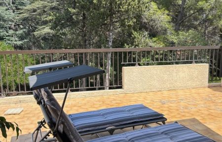 G&icirc;te n&deg;G3130 Bandol - Var - Terrasse Bain de Soleil